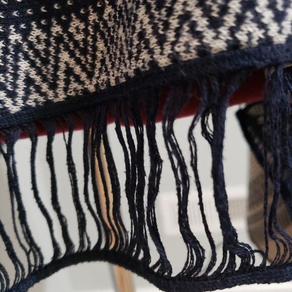 Charming Charlie Aztec Print Fringe Open Cardigan Medium - Picture 8 of 10